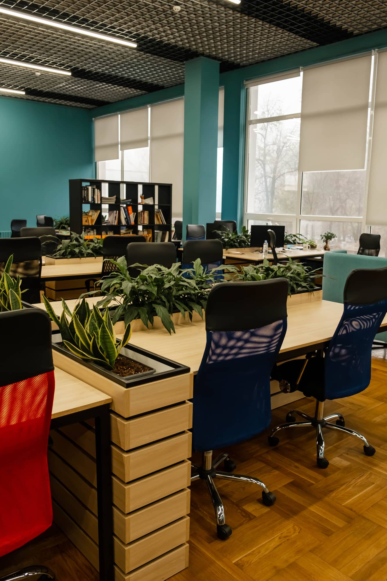 Diseño de coworking moderno y funcional en Colombia por MAC Arquitectos. Creamos espacios innovadores que fomentan la productividad, el trabajo colaborativo y la experiencia del usuario. Especialistas en arquitectura comercial a nivel nacional Colombia.